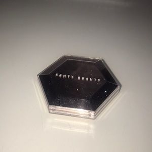 Fenty beauty diamond bomb